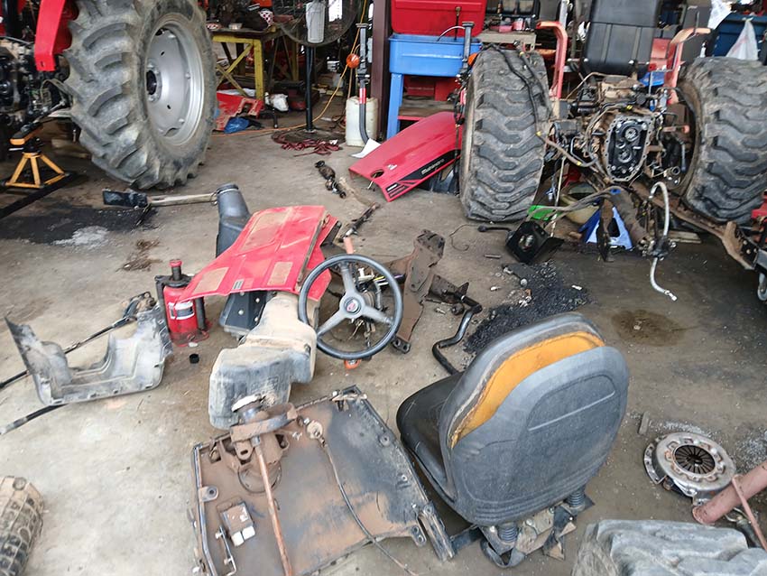 2017 Mahindra 1526 Tractor - Image 11