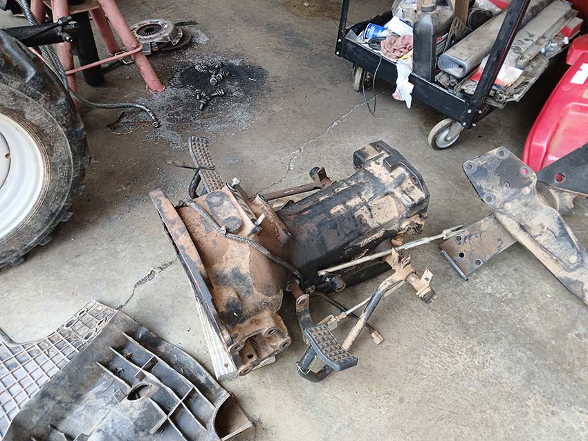 2017 Mahindra 1526 Tractor - Image 12
