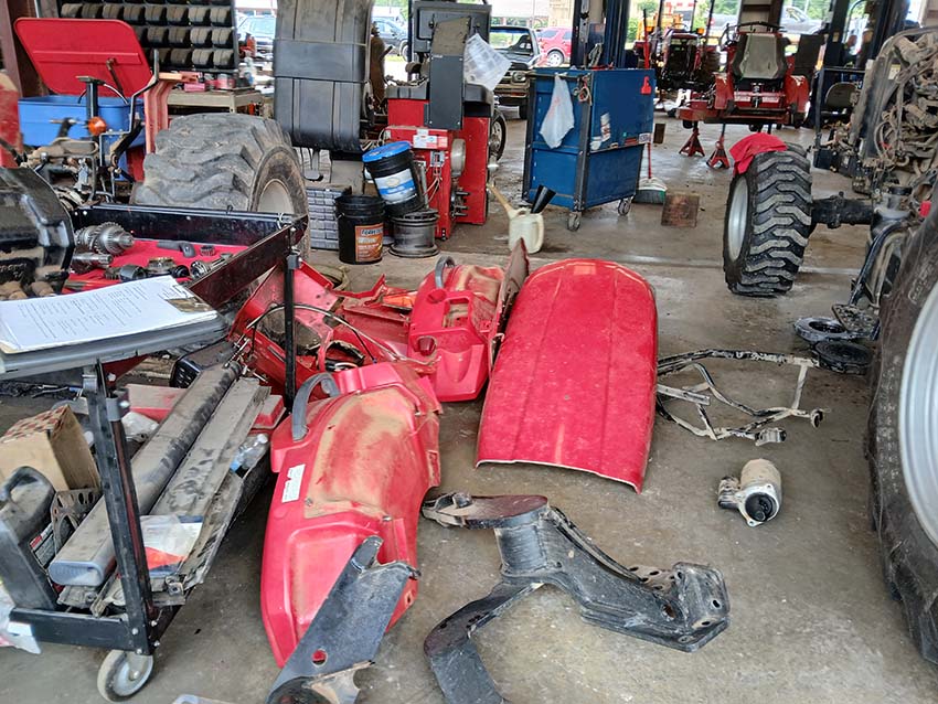 2017 Mahindra 1526 Tractor - Image 13