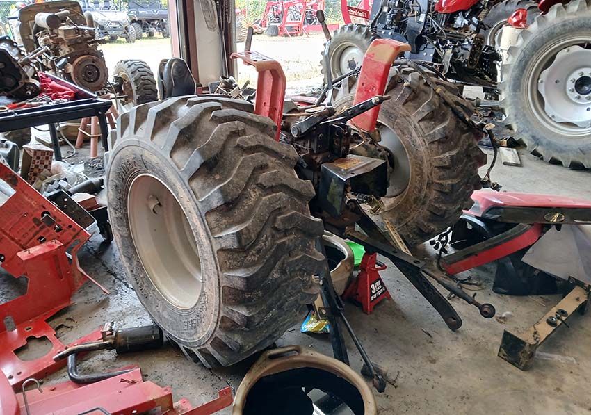 2017 Mahindra 1526 Tractor - Image 3