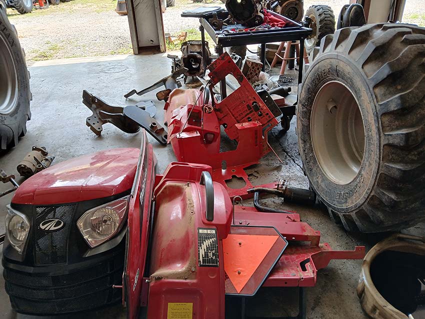 2017 Mahindra 1526 Tractor - Image 4