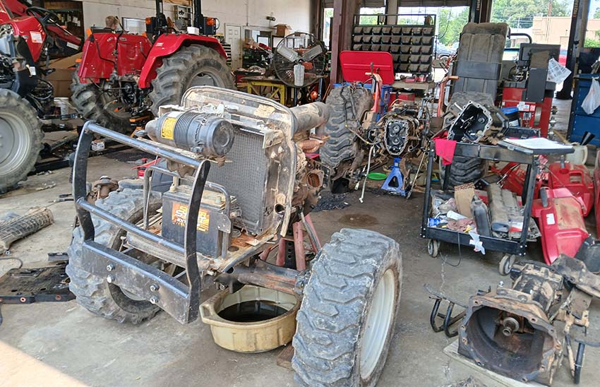 2017 Mahindra 1526 Tractor - Image 9