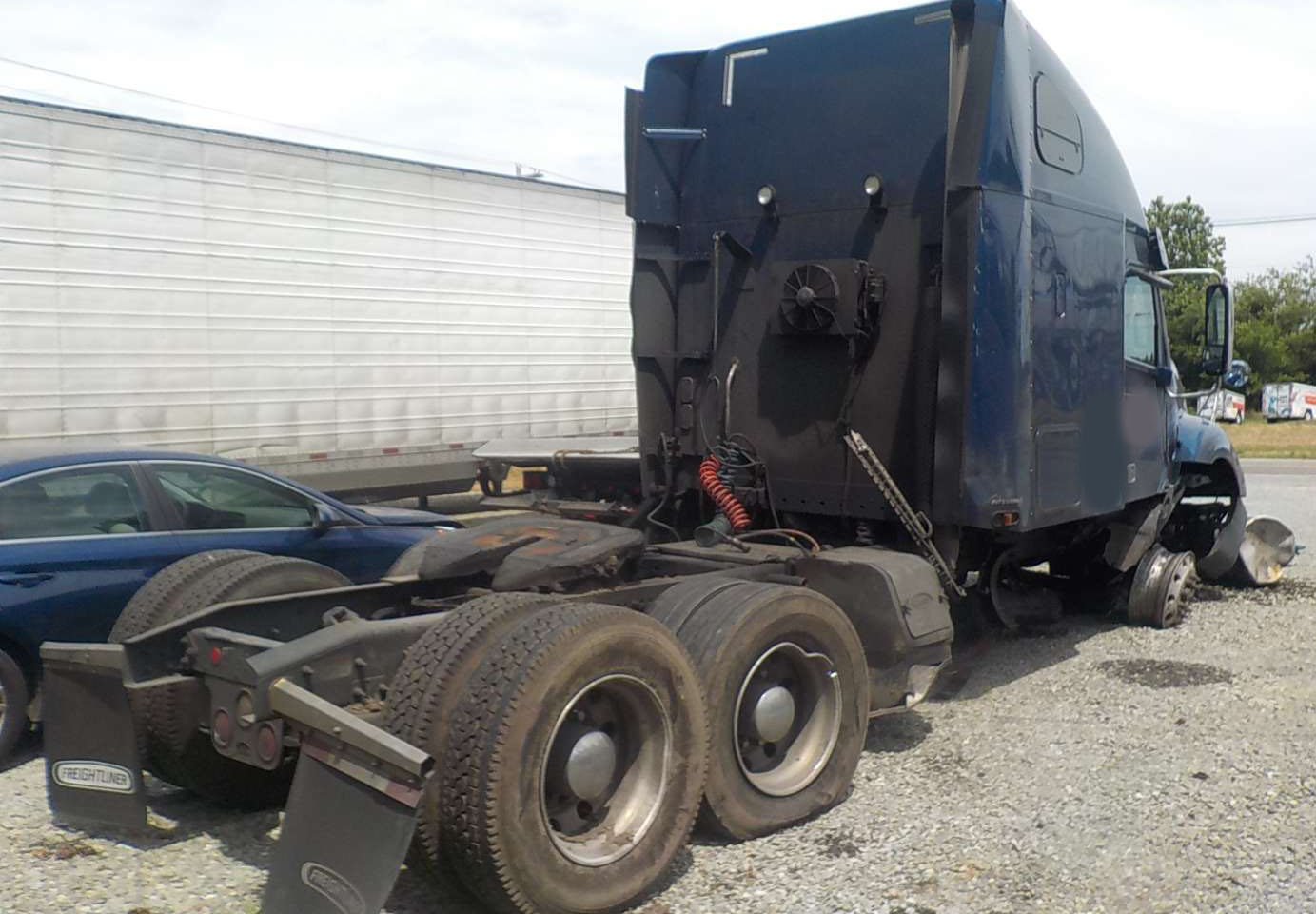 2018 Freightliner Columbia - Image 2