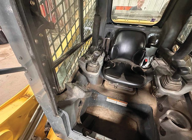2018 Gehl VT320 Skid Steer - Image 15