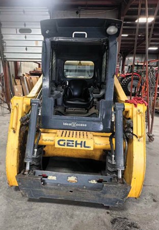 2018 Gehl VT320 Skid Steer - Image 2