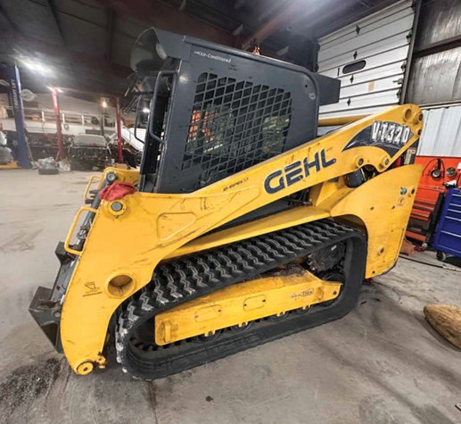 2018 Gehl VT320 Skid Steer - Image 3