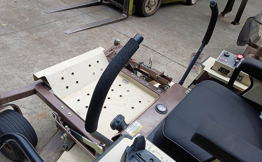 2018 Grasshopper 126V Mower - Image 15