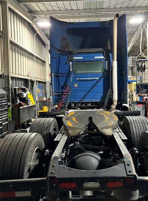 2018 Volvo VNL - Image 2
