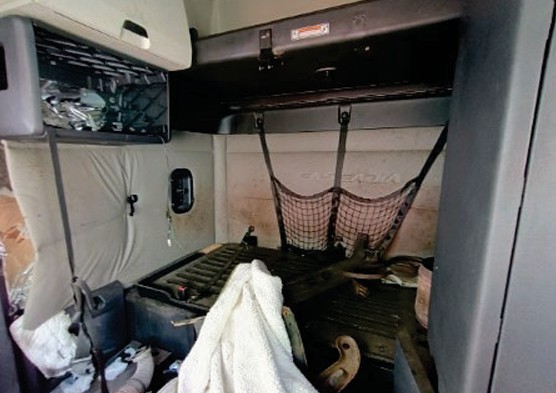 2019 Freightliner Cascadia - Image 10