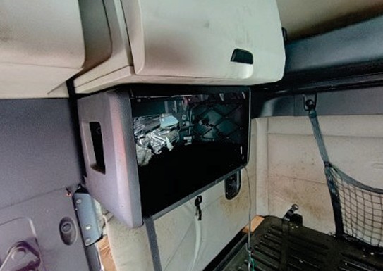 2019 Freightliner Cascadia - Image 13
