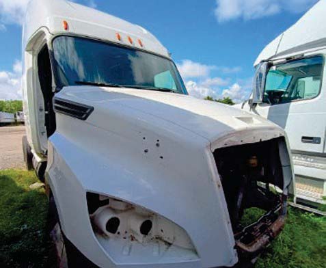 2019 Freightliner Cascadia - Image 2