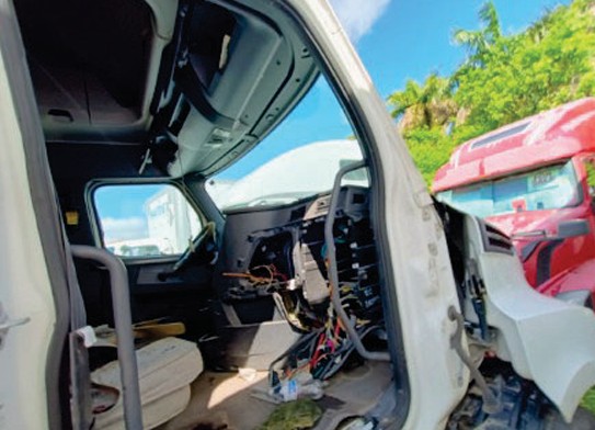 2019 Freightliner Cascadia - Image 25