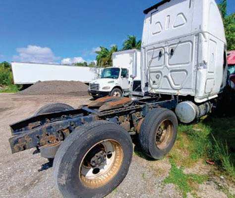 2019 Freightliner Cascadia - Image 3
