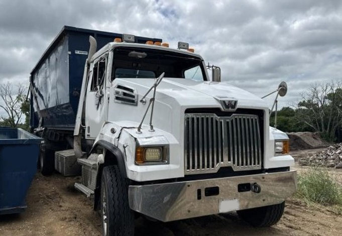 2019 Western Star 4700 Roll Off Truck - Image 25