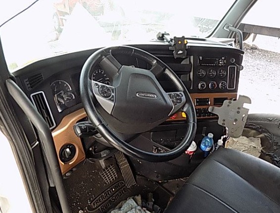 2021 Freightliner Cascadia - Image 11