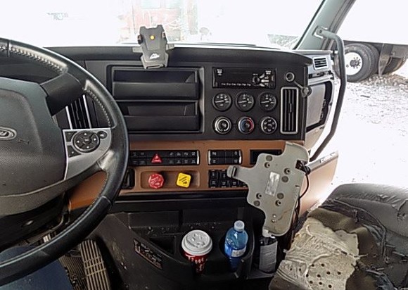 2021 Freightliner Cascadia - Image 8