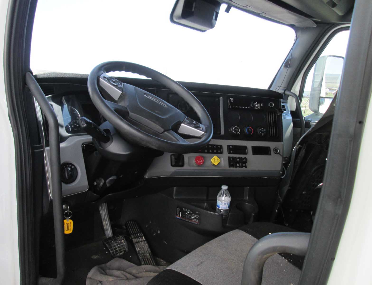 2021 Freightliner Cascadia - Image 10