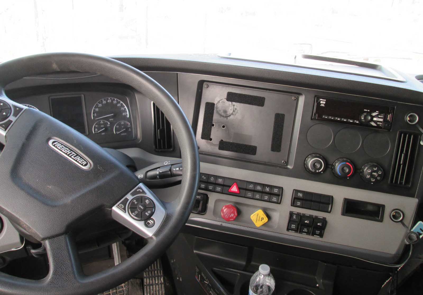 2021 Freightliner Cascadia - Image 9