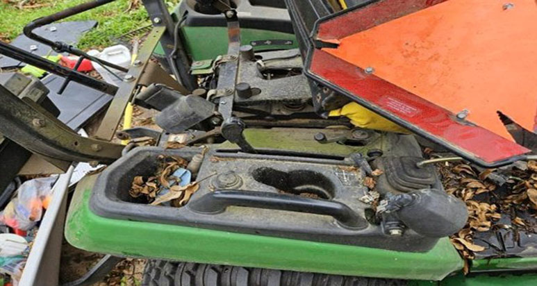 2012 John Deere 1026R Tractor - Image 9