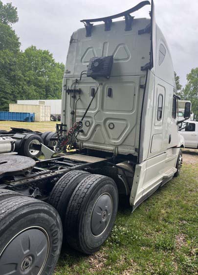 2022 Freightliner New Cascadia 126 - Image 2
