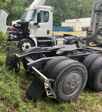 2022 Freightliner New Cascadia 126 - Image 6