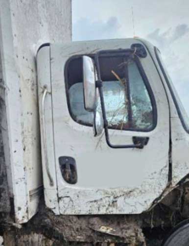 2022 Freightliner M2 106 Box Truck - Image 2
