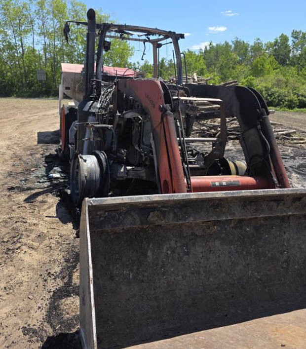 2022 Kubota M6-141 Tractor - Image 2