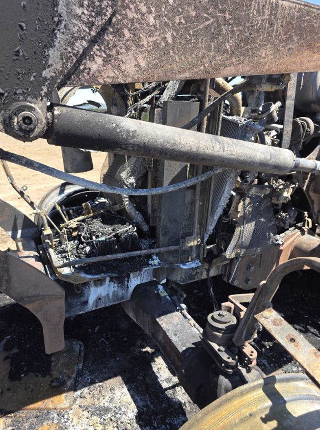 2022 Kubota M6-141 Tractor - Image 8