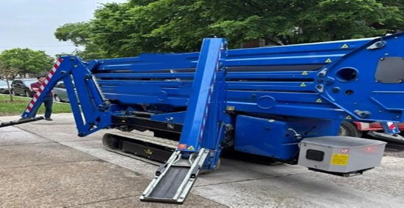 2022 Ruthman Bluelift SA31 Articulated Boom Lift - Image 2