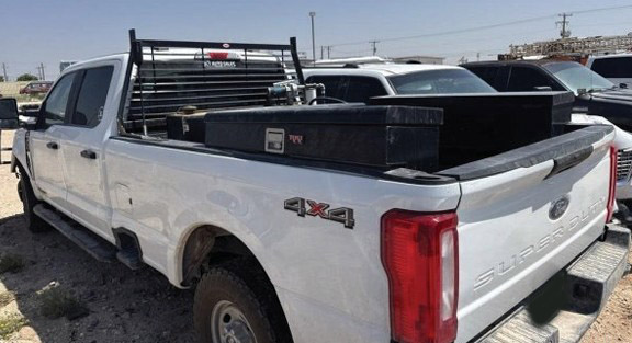 2023 Ford F-250 - Image 3