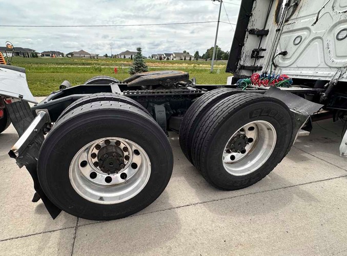 2024 Freightliner Cascadia - Image 10