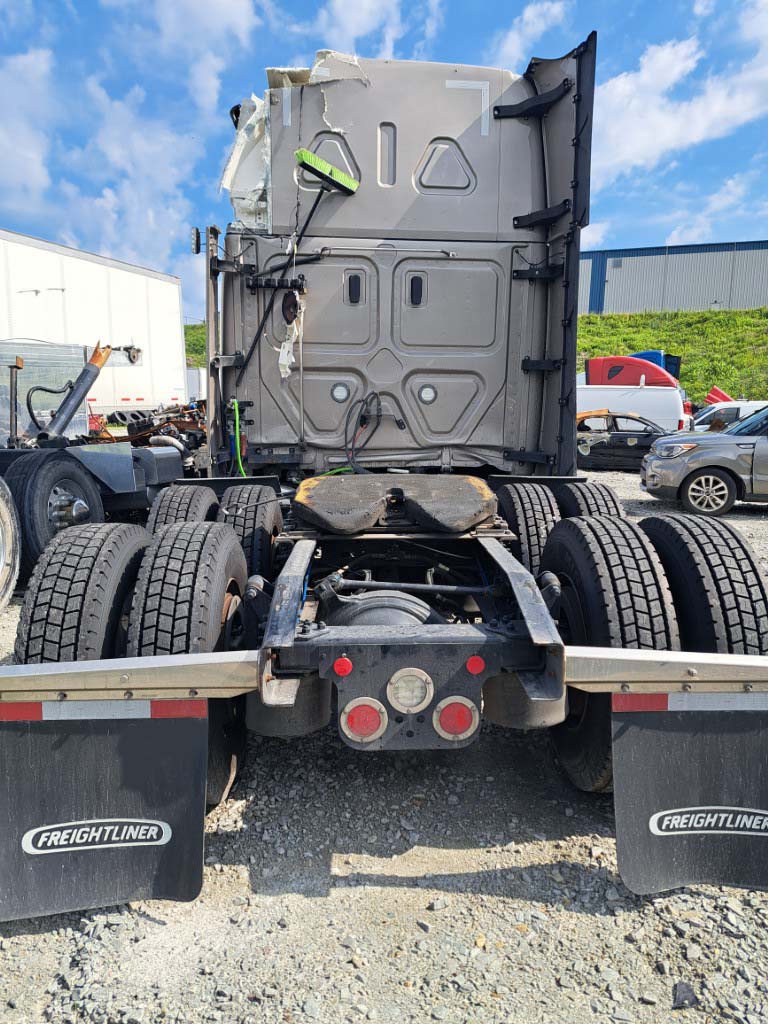 2024 Freightliner Cascadia - Image 5