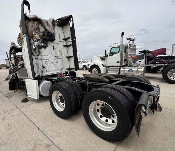 2024 Freightliner Cascadia - Image 8