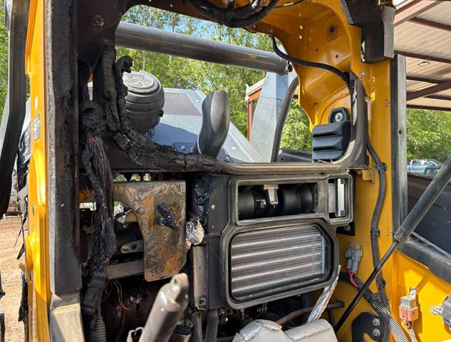 2024 John Deere 331G Skid Steer - Image 22