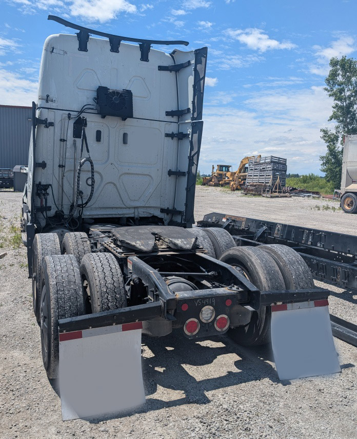 2025 Freightliner Cascadia - Image 2