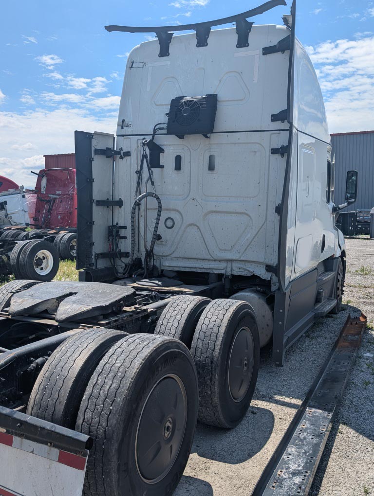 2025 Freightliner Cascadia - Image 3