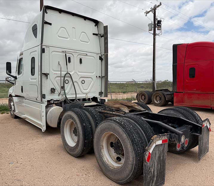 2023 Freightliner New Cascadia - Image 2
