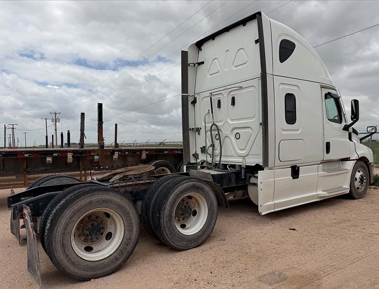 2023 Freightliner New Cascadia - Image 3