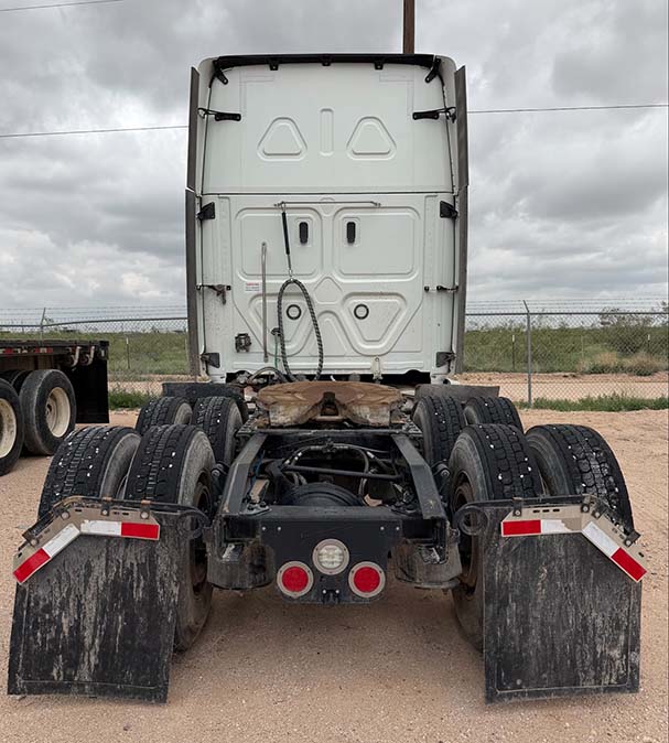 2023 Freightliner New Cascadia - Image 4