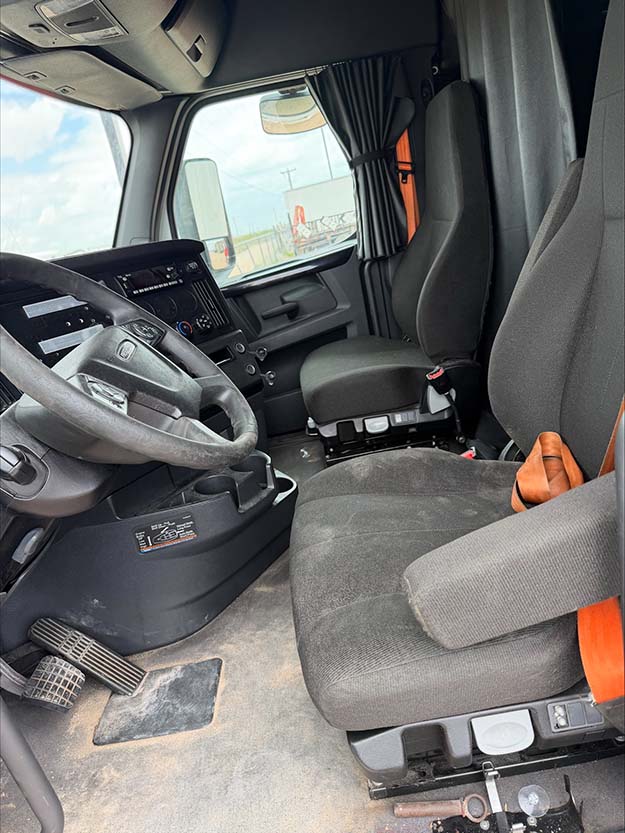 2023 Freightliner New Cascadia - Image 6