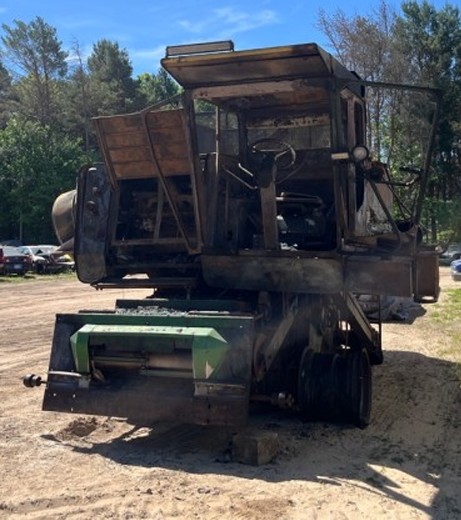 John Deere 6600 Combine - Image 2