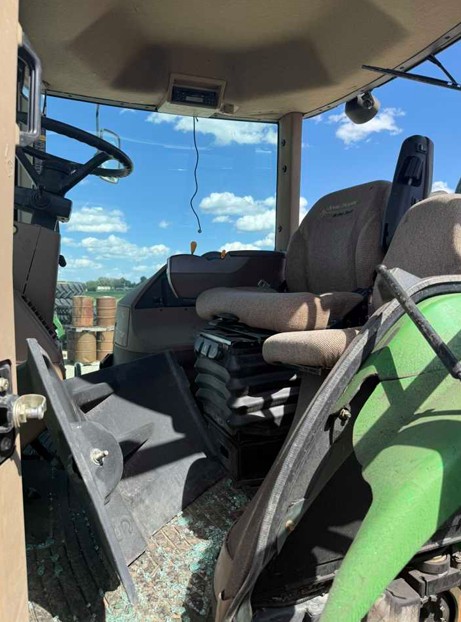 2004 John Deere 8220 Tractor - Image 10