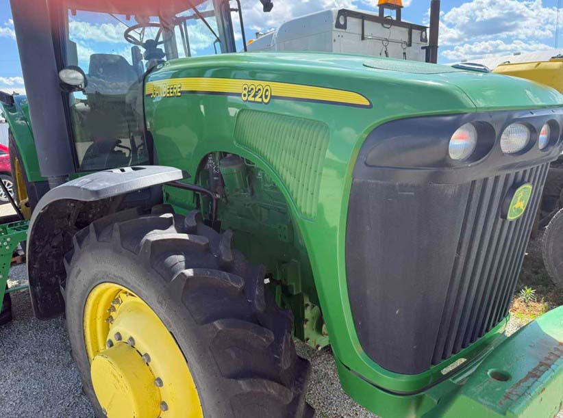 2004 John Deere 8220 Tractor - Image 15