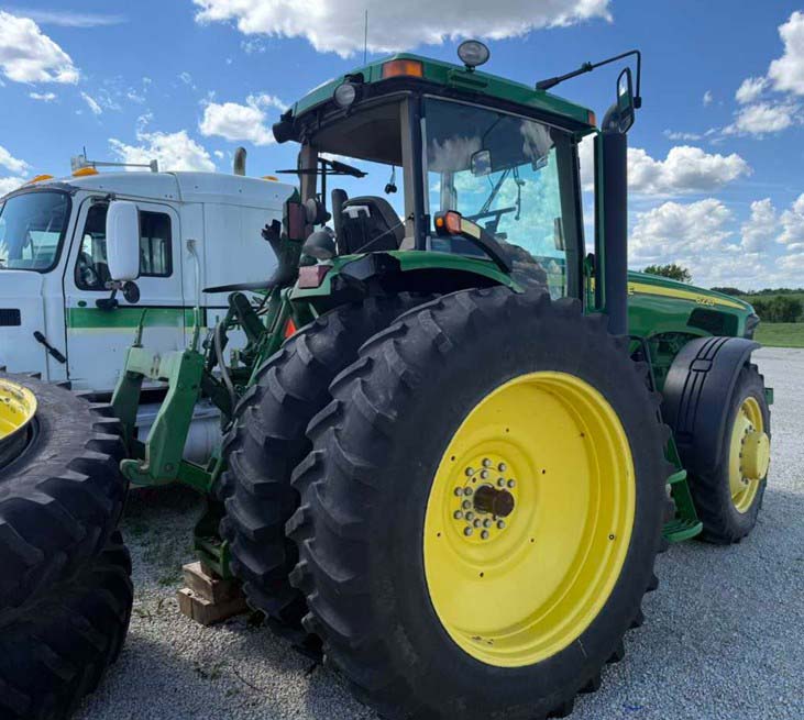 2004 John Deere 8220 Tractor - Image 4