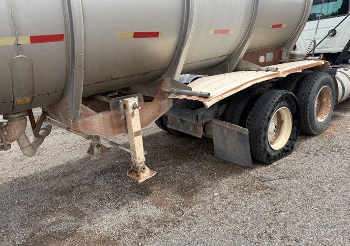 1984 Fruehauf Tanker Trailer - Image 5