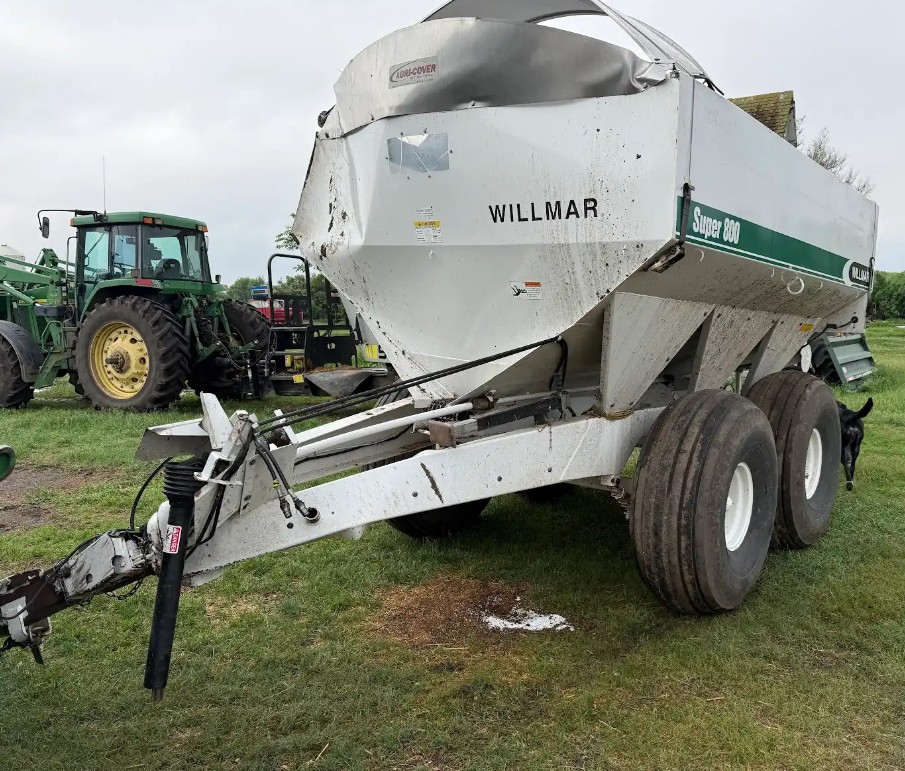 2008 Willmar WLS800 Fertilizer Spreader