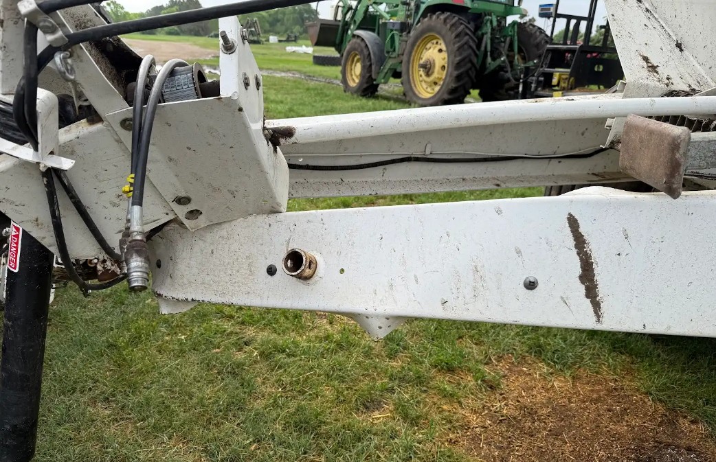 2008 Willmar WLS800 Fertilizer Spreader - Image 11