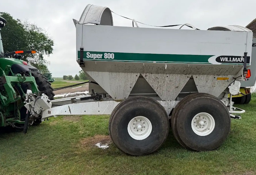 2008 Willmar WLS800 Fertilizer Spreader - Image 3