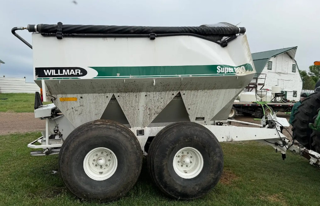 2008 Willmar WLS800 Fertilizer Spreader - Image 7
