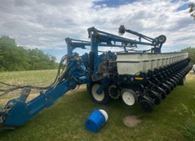Kinze 3700 Planter - Image 2